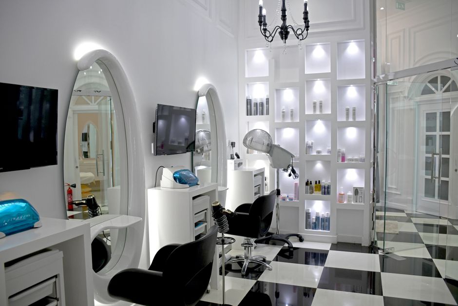Coafură realizată la Aly Beauty Art — Atmosfera salonului